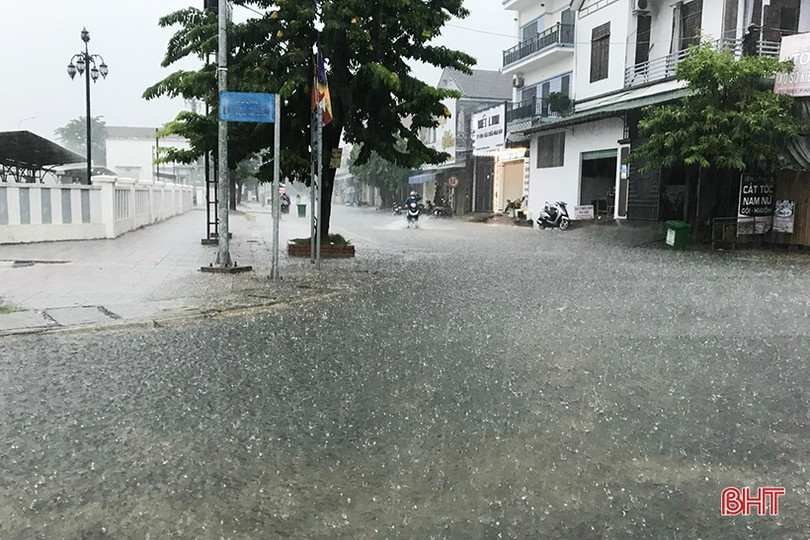 Vùng áp thấp khả năng mạnh thêm, dự báo Hà Tĩnh sẽ có mưa vừa, mưa to