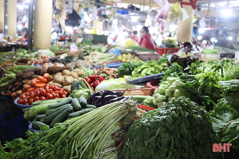 Ảnh hưởng mưa lớn, rau xanh ở Hà Tĩnh tăng giá ảnh 1 Ảnh hưởng mưa lớn, rau xanh ở Hà Tĩnh tăng giá