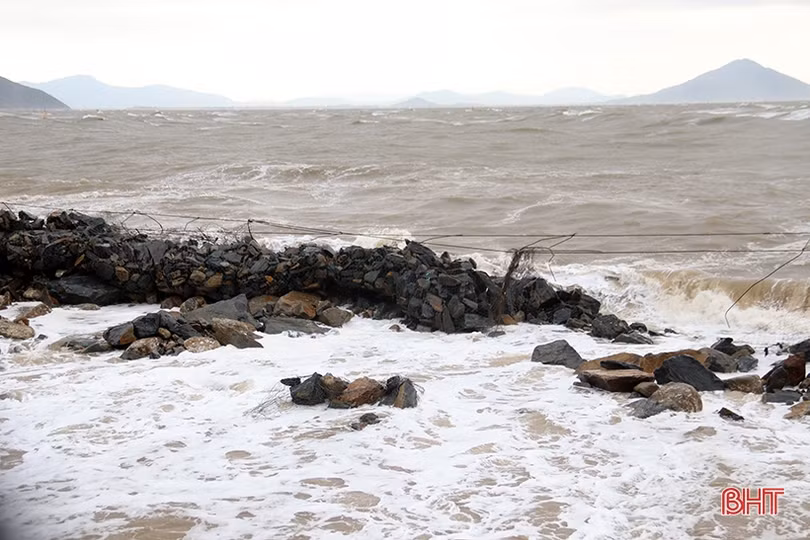 Dự báo gió mạnh, sóng lớn và mưa dông trên vùng biển Hà Tĩnh