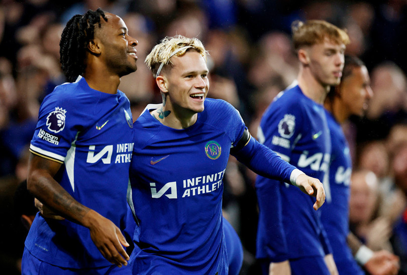 Dẫn trước 2-0, Chelsea bị Arsenal cầm hòa