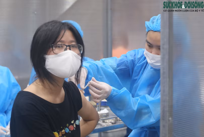 Chuyên gia dịch tễ khuyến nghị gì khi COVID-19 chuyển từ nhóm A sang B?