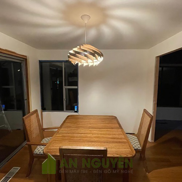 Đèn gỗ thả trần - tô điểm không gian thêm sang trọng, ấn tượng hơn