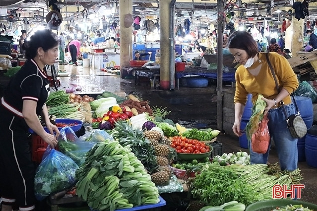 Ảnh hưởng mưa lớn, rau xanh ở Hà Tĩnh tăng giá ảnh 3 Ảnh hưởng mưa lớn, rau xanh ở Hà Tĩnh tăng giá