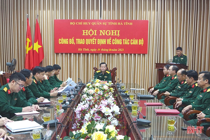 Bộ CHQS tỉnh công bố, trao quyết định về công tác cán bộ