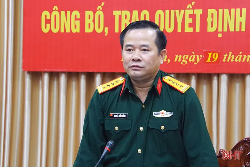 Bộ CHQS tỉnh công bố, trao quyết định về công tác cán bộ