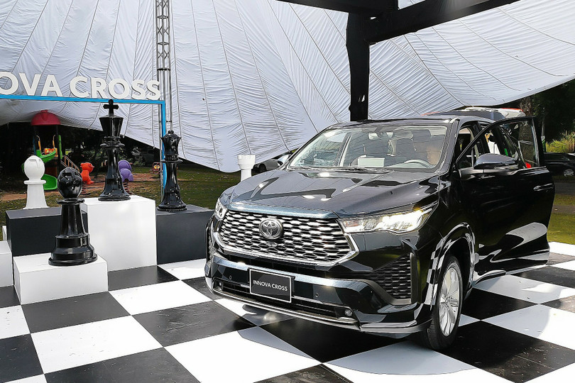 Toyota Innova Cross - nước cờ mới của vị vua mất ngôi