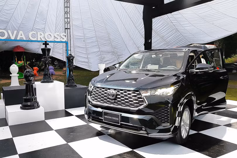 Toyota Innova Cross - nước cờ mới của vị vua mất ngôi