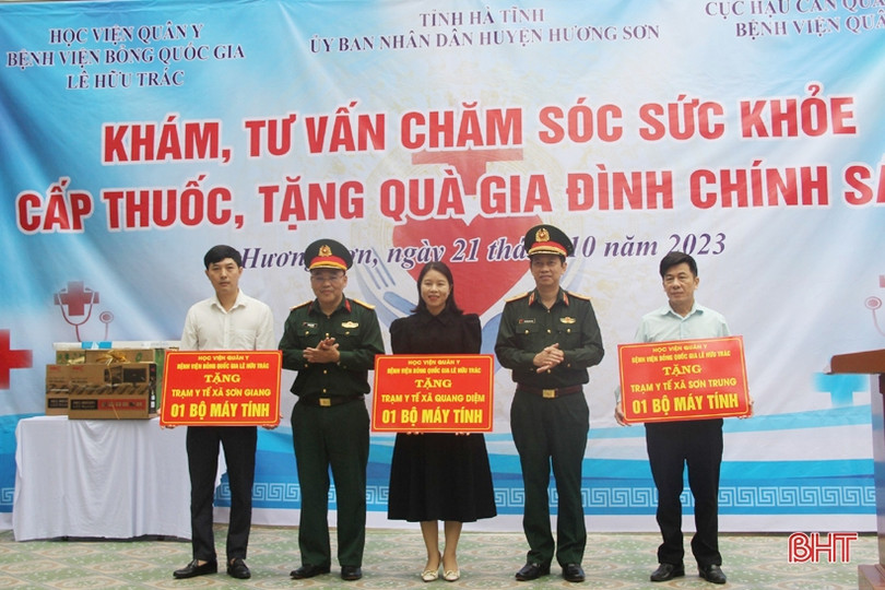 Khám, cấp thuốc miễn phí cho người có công ở Hương Sơn