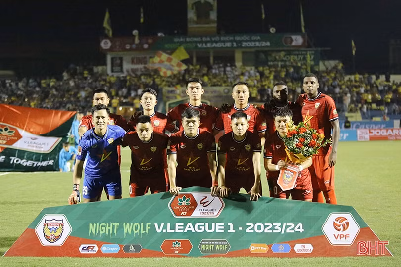 Thanh Hóa vs Hồng Lĩnh Hà Tĩnh: Siêu phẩm, xà ngang, mở hàng may mắn!