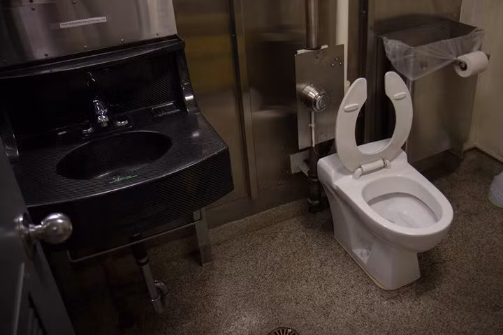 Cận cảnh tàu sân bay lớn nhất thế giới chiến hạm USS Gerald Ford