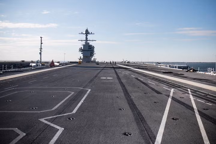 Cận cảnh tàu sân bay lớn nhất thế giới chiến hạm USS Gerald Ford