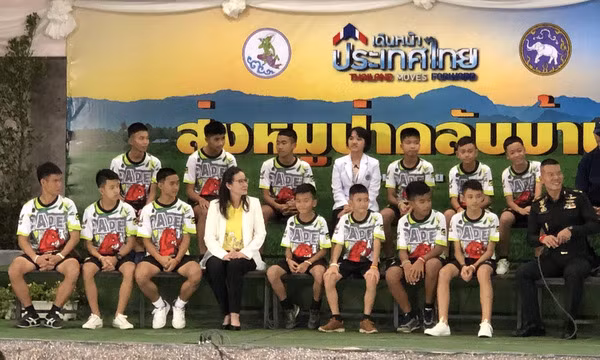 Thế giới ngày qua: Tất cả các thành viên đội bóng Thái Lan được trở về nhà