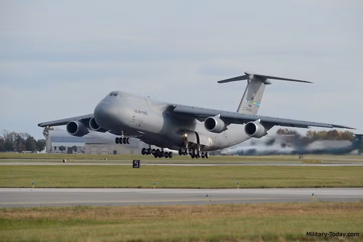 Cận cảnh sức mạnh siêu phàm của “lực sĩ bay” C-5M Super Galaxy