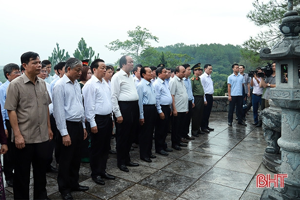 Thủ tướng Chính phủ dâng hương tại Khu lưu niệm cố Tổng Bí thư Trần Phú