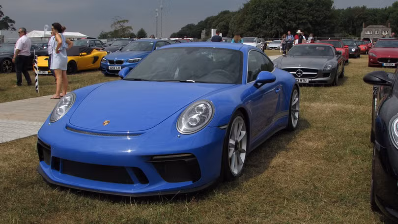 Bãi đậu xe sang đắt đỏ nhất thế giới ở Goodwood 2018