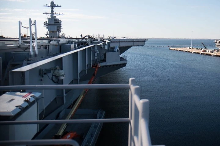 Cận cảnh tàu sân bay lớn nhất thế giới chiến hạm USS Gerald Ford