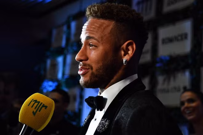 Neymar chính thức tuyên bố về tương lai sau tin đồn sang Real