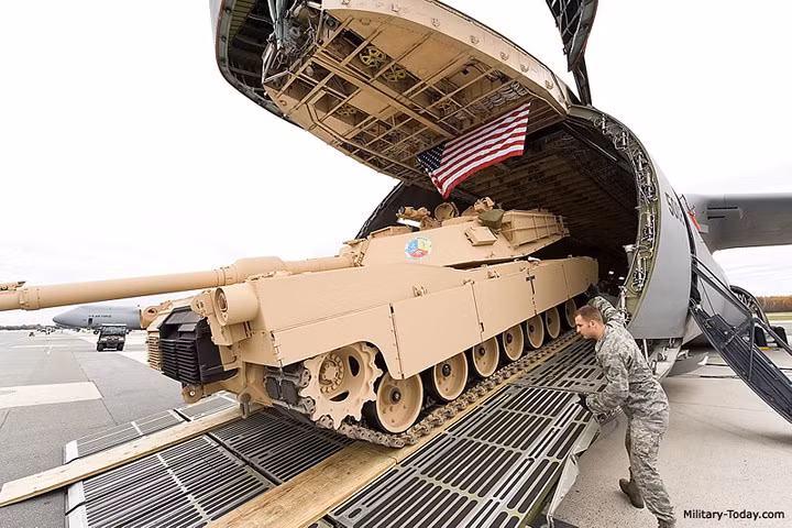 Cận cảnh sức mạnh siêu phàm của “lực sĩ bay” C-5M Super Galaxy