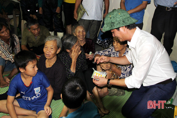 Lốc xoáy tốc mái 13 nhà dân ở Nghi Xuân trong đêm