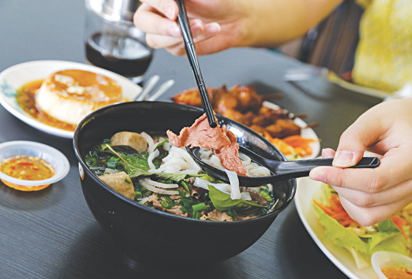 Ăn thịt bò tái, coi chừng sán dây bò! Ăn thịt bò tái, coi chừng sán dây bò!