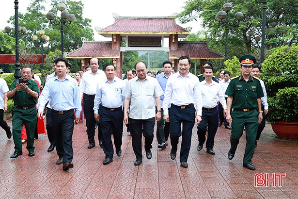 Thủ tướng Chính phủ dâng hương tại Khu lưu niệm cố Tổng Bí thư Trần Phú