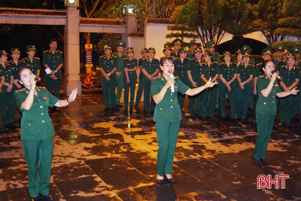 Tuổi trẻ biên phòng Hà Tĩnh thắp nên tri ân tại Ngã ba Đồng Lộc