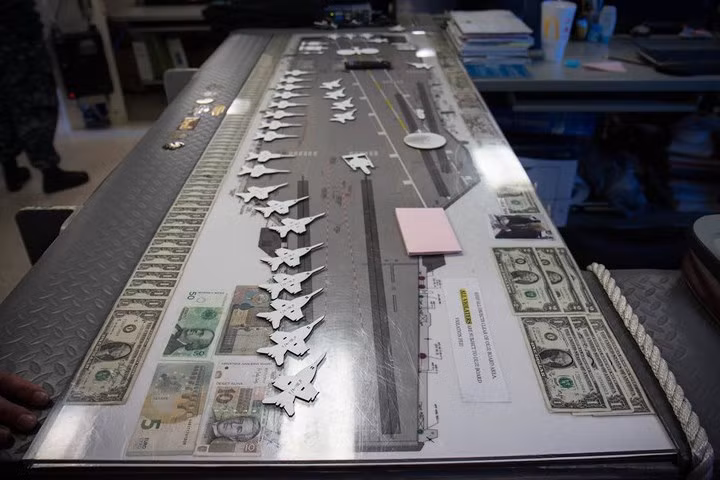 Cận cảnh tàu sân bay lớn nhất thế giới chiến hạm USS Gerald Ford