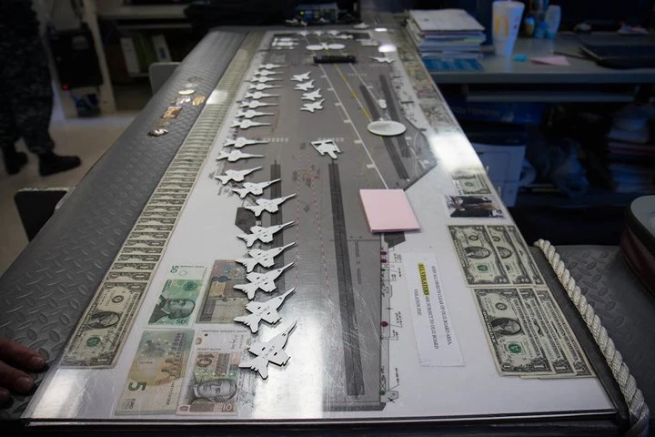 Cận cảnh tàu sân bay lớn nhất thế giới chiến hạm USS Gerald Ford