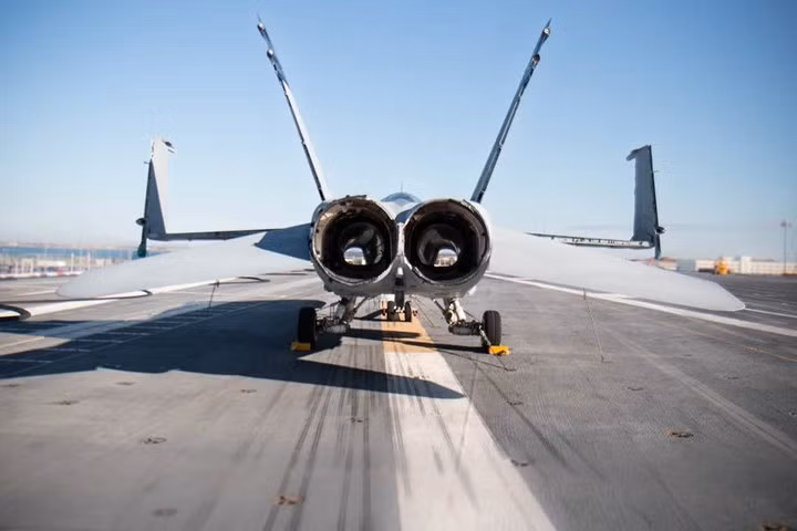 Cận cảnh tàu sân bay lớn nhất thế giới chiến hạm USS Gerald Ford