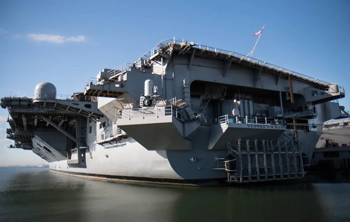 Cận cảnh tàu sân bay lớn nhất thế giới chiến hạm USS Gerald Ford