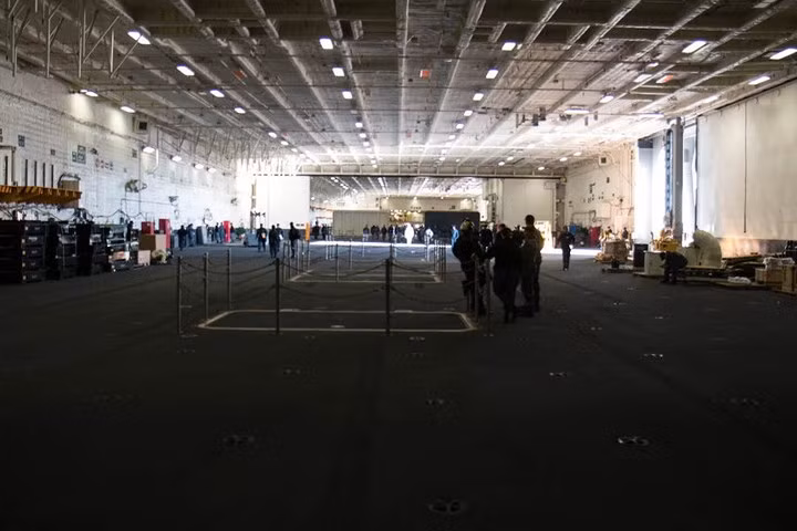 Cận cảnh tàu sân bay lớn nhất thế giới chiến hạm USS Gerald Ford