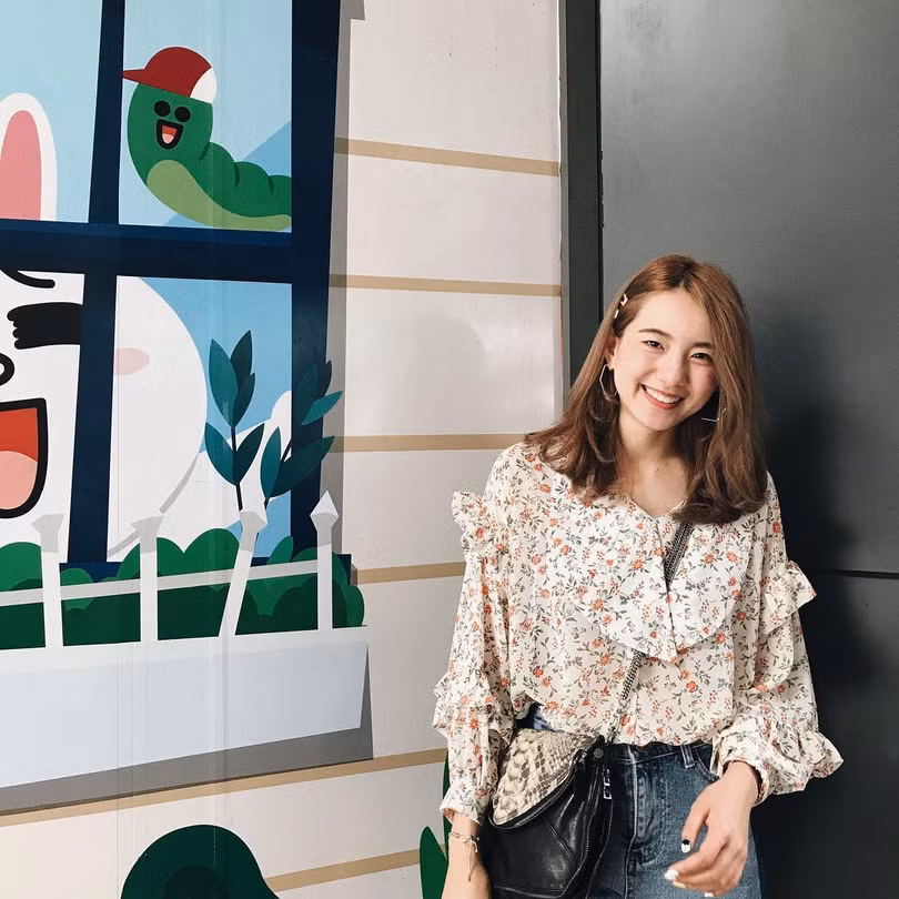 Tuyệt chiêu diện trang phục họa tiết hoa không sợ lòe loẹt