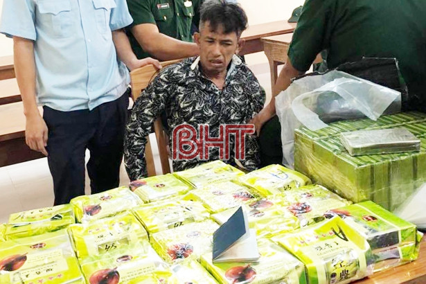 Hà Tĩnh: Bắt giữ 3 đối tượng, thu 25 kg ma túy đá và 52 bánh hêrôin