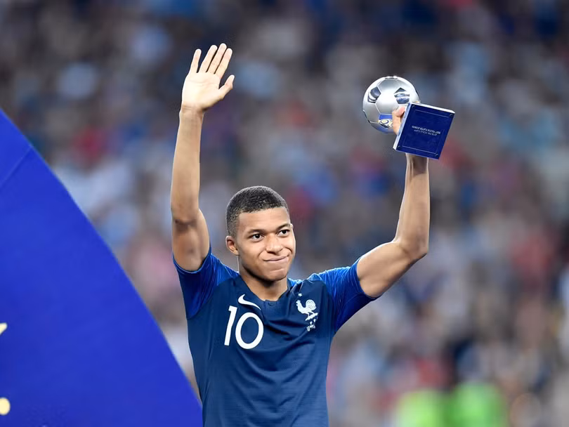 Kylian Mbappe: Vô địch World Cup và thay thế Messi, Ronaldo?