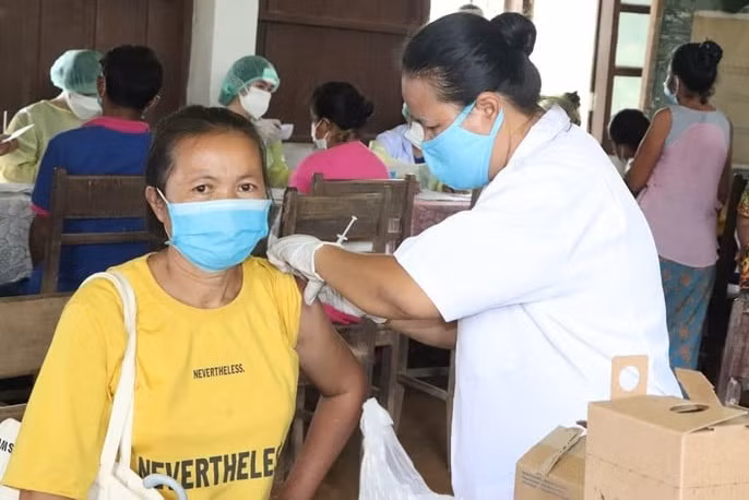 Số người mắc COVID-19 tại Lào vượt mốc 21.000 ca