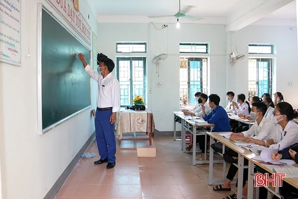 Thầy giáo Hà Tĩnh 19 lần hiến máu cứu người: “Lần đầu hiến máu, tôi rất lo lắng”