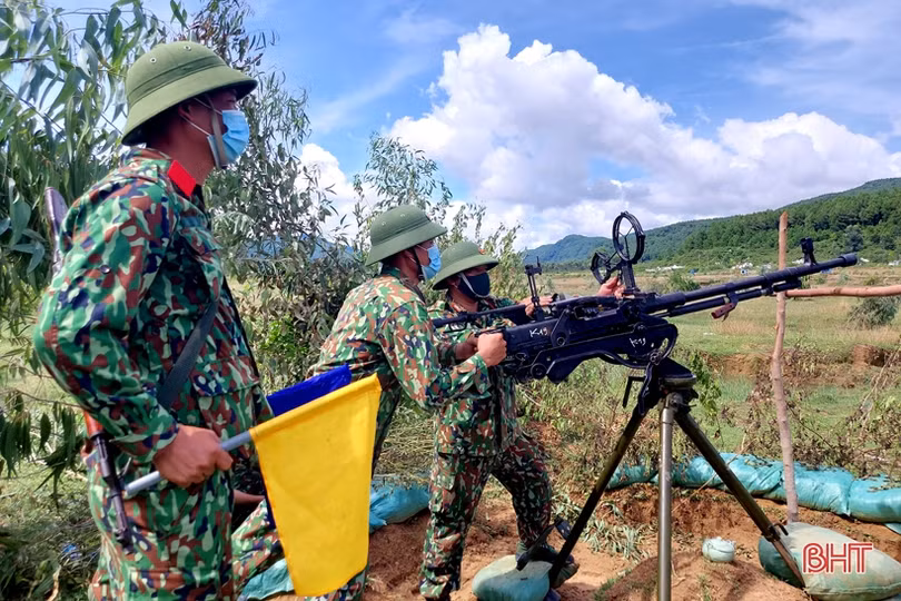 Mãn nhãn màn thực hành đánh địch đổ bộ đường không của LLVT thị xã Hồng Lĩnh