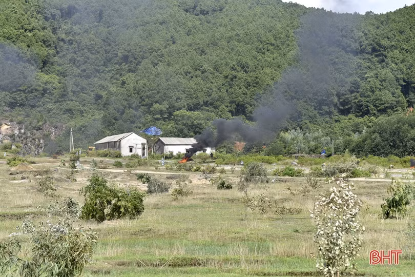 Mãn nhãn màn thực hành đánh địch đổ bộ đường không của LLVT thị xã Hồng Lĩnh