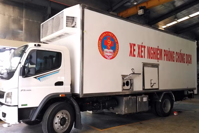 Quân đội chế tạo 5 xe labo xét nghiệm Covid-19