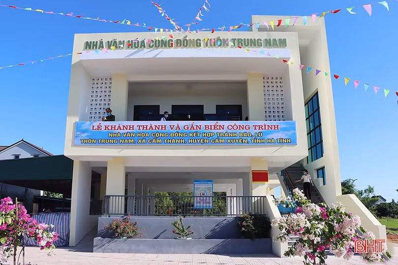 “Quê mình giữa niềm thương”