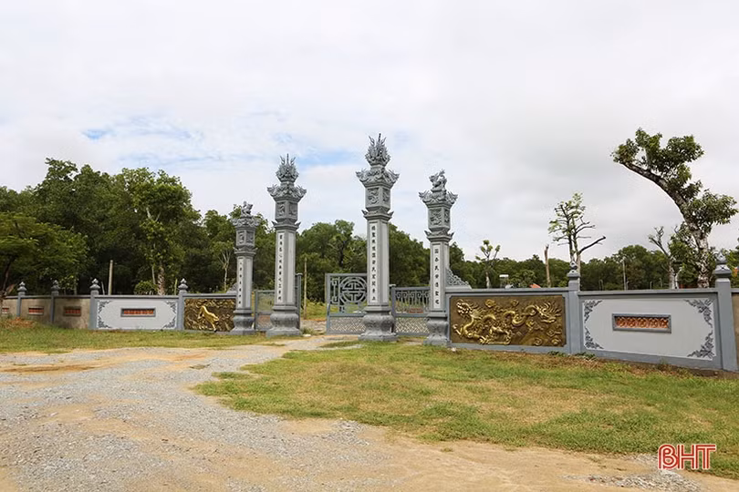 Thăm đền Trần ở xã Cổ Đạm nhân ngày giỗ Hưng Đạo Đại vương