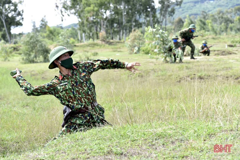 Mãn nhãn màn thực hành đánh địch đổ bộ đường không của LLVT thị xã Hồng Lĩnh
