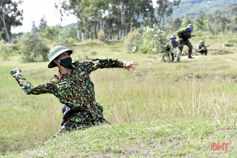 Mãn nhãn màn thực hành đánh địch đổ bộ đường không của LLVT thị xã Hồng Lĩnh