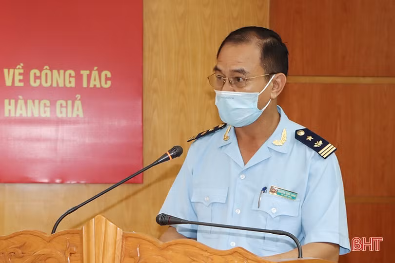 Tăng cường đấu tranh với buôn lậu, gian lận thương mại và hàng giả, hàng nhái