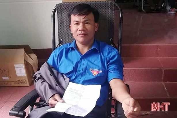 Thầy giáo Hà Tĩnh 19 lần hiến máu cứu người: “Lần đầu hiến máu, tôi rất lo lắng”