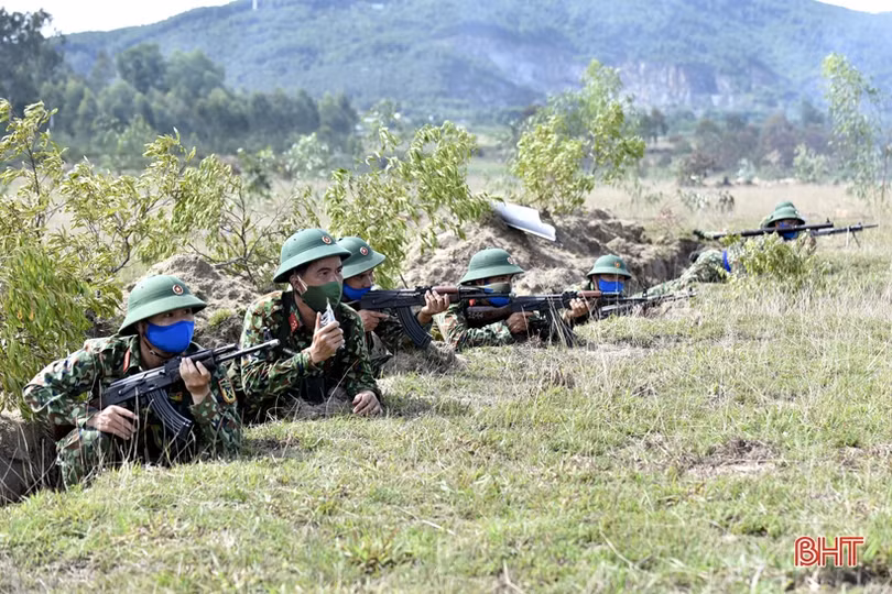 Mãn nhãn màn thực hành đánh địch đổ bộ đường không của LLVT thị xã Hồng Lĩnh