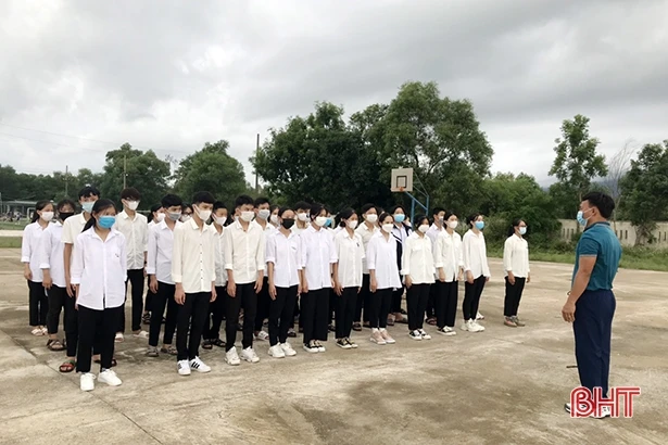 Thầy giáo Hà Tĩnh 19 lần hiến máu cứu người: “Lần đầu hiến máu, tôi rất lo lắng”