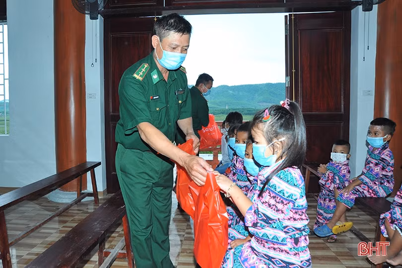 Mang Tết Trung thu đến với trẻ em dân tộc Chứt