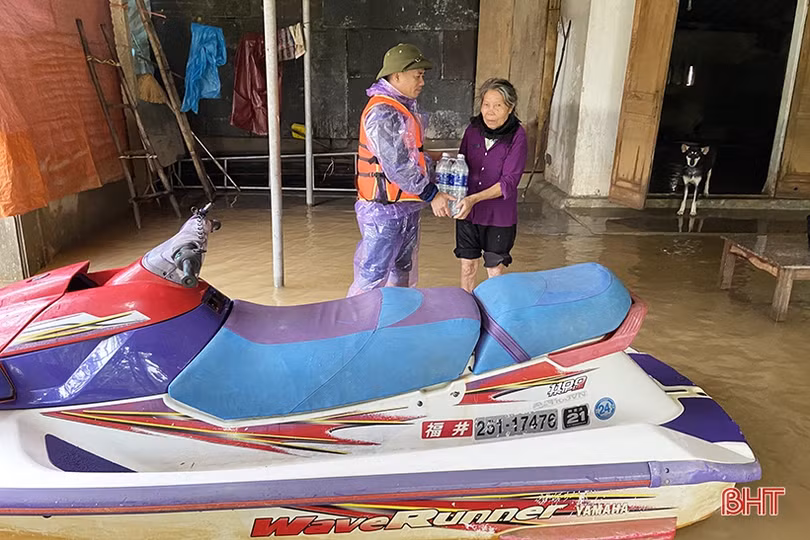 “Quê mình giữa niềm thương”