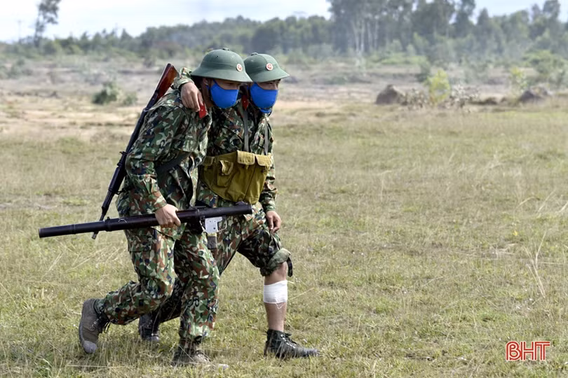 Mãn nhãn màn thực hành đánh địch đổ bộ đường không của LLVT thị xã Hồng Lĩnh